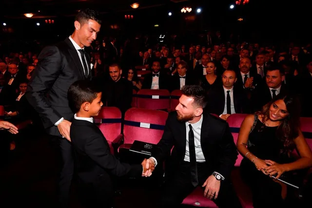 Ronaldo Jr thần tượng Lionel Messi